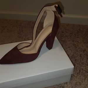 7.5 Burgundy Heels